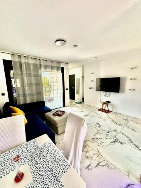 Vila Lova- Luxury Apartments Рокетас-де-Мар Экстерьер фото